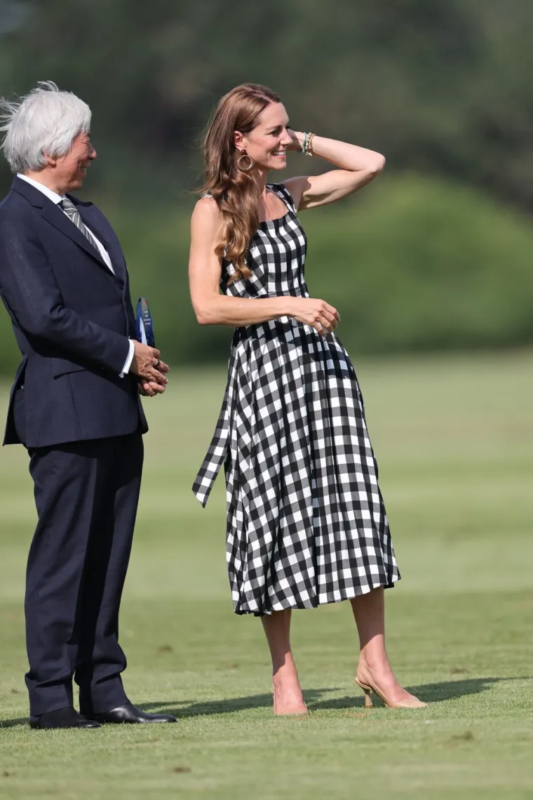 Princ William i Kate prekr&scaron;ili protokol: Nježno se poljubili pred svima i očarali svijet
