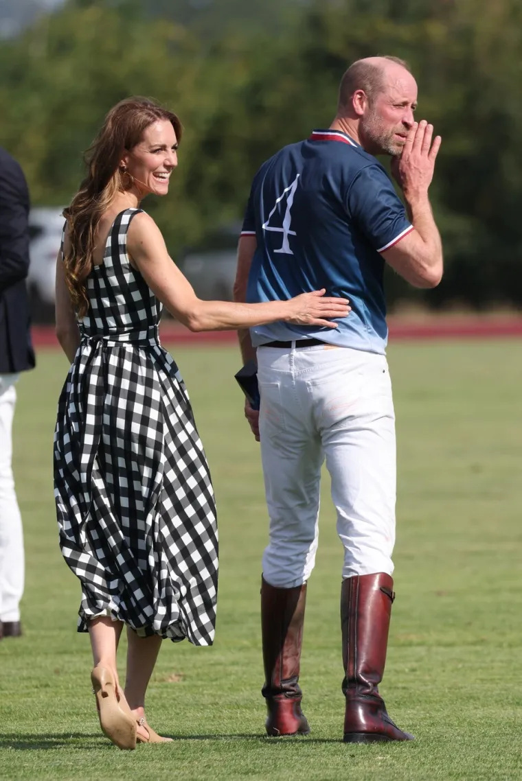 Princ William i Kate prekr&scaron;ili protokol: Nježno se poljubili pred svima i očarali svijet