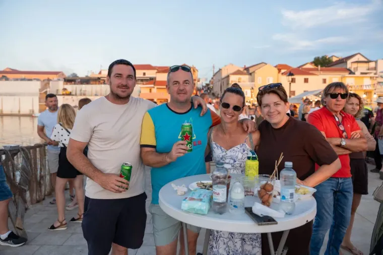 Klapa Intrade i vatromet odu&scaron;evili Privlaku: Ovako su odali počast sabunjarima i ribarima