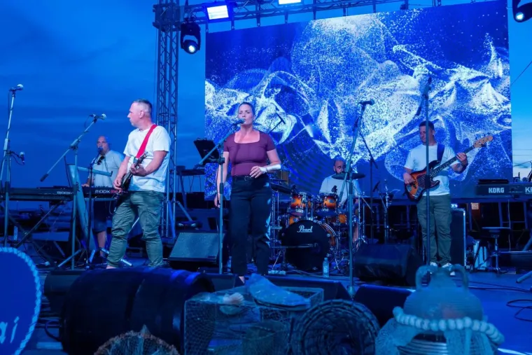 Klapa Intrade i vatromet odu&scaron;evili Privlaku: Ovako su odali počast sabunjarima i ribarima