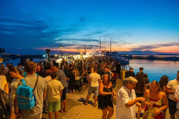 Klapa Intrade i vatromet odu&scaron;evili Privlaku: Ovako su odali počast sabunjarima i ribarima