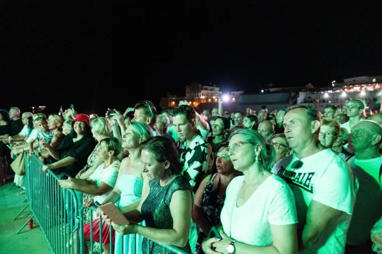 Klapa Intrade i vatromet odu&scaron;evili Privlaku: Ovako su odali počast sabunjarima i ribarima