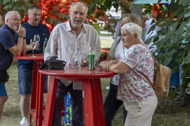 Vina i umjetnost privukli mnoge u Osijek: Pažnju su uzimale ljepotice!