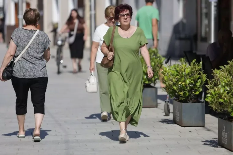 Ljetni đir gradom: Atraktivne prijateljice osvojile čakovečku &scaron;picu