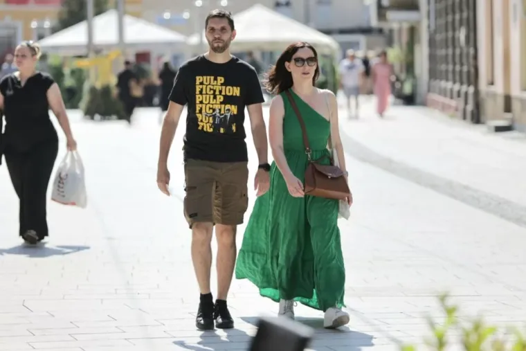 Ljetni đir gradom: Atraktivne prijateljice osvojile čakovečku &scaron;picu