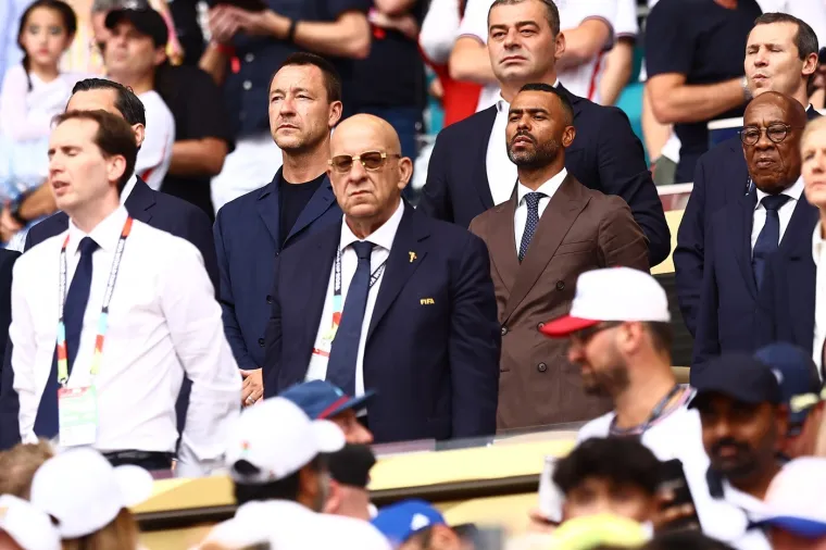 Na utakmici Beckham, pravi Ronaldo, a Ivana Knoll plijenila pažnju...: Evo &scaron;to je sve radila