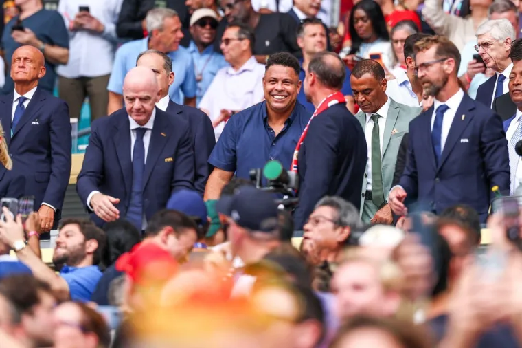 Na utakmici Beckham, pravi Ronaldo, a Ivana Knoll plijenila pažnju...: Evo &scaron;to je sve radila