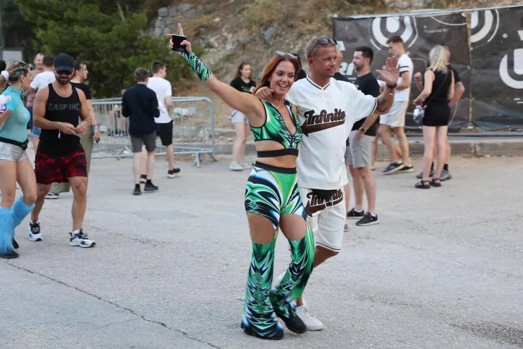 Ultra je opet pomaknula granice! Mrežice, &scaron;ljokice i goli&scaron;avi outfiti ukrali show u Splitu