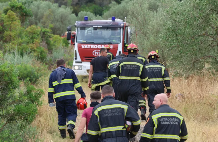 Fotografije otkrivaju razmjere katastrofe: Crnilo, pepeo i spaljena priroda dokle pogled seže