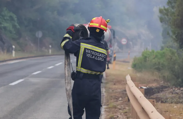Fotografije otkrivaju razmjere katastrofe: Crnilo, pepeo i spaljena priroda dokle pogled seže