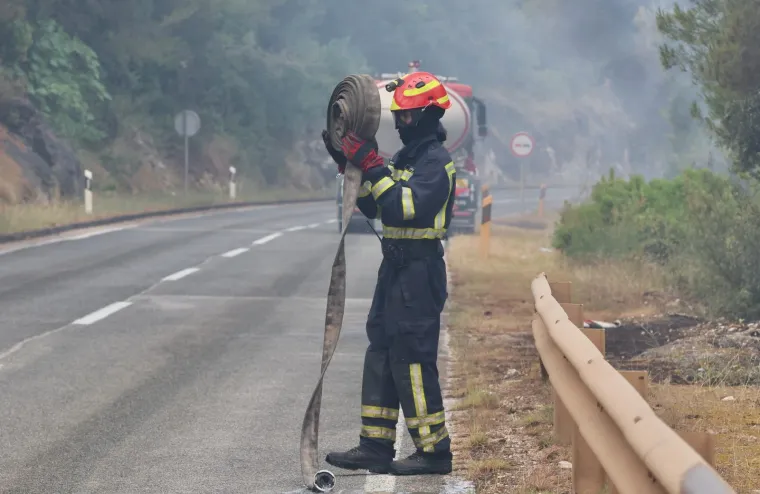 Fotografije otkrivaju razmjere katastrofe: Crnilo, pepeo i spaljena priroda dokle pogled seže
