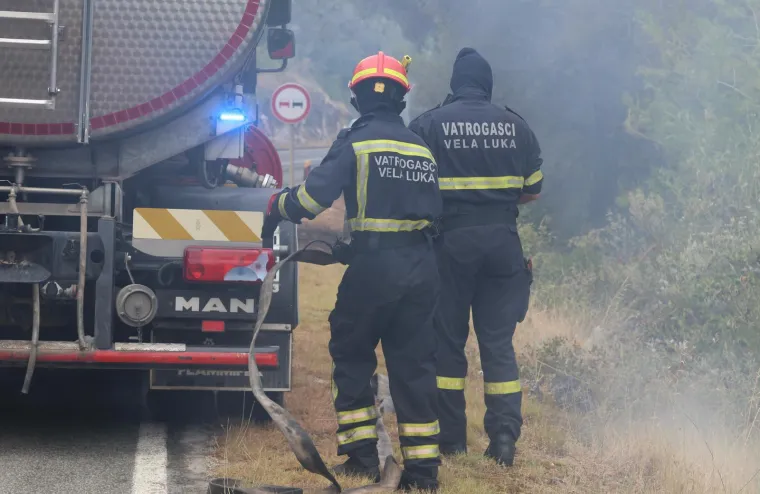 Fotografije otkrivaju razmjere katastrofe: Crnilo, pepeo i spaljena priroda dokle pogled seže