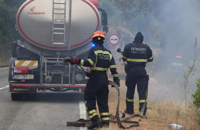 Fotografije otkrivaju razmjere katastrofe: Crnilo, pepeo i spaljena priroda dokle pogled seže