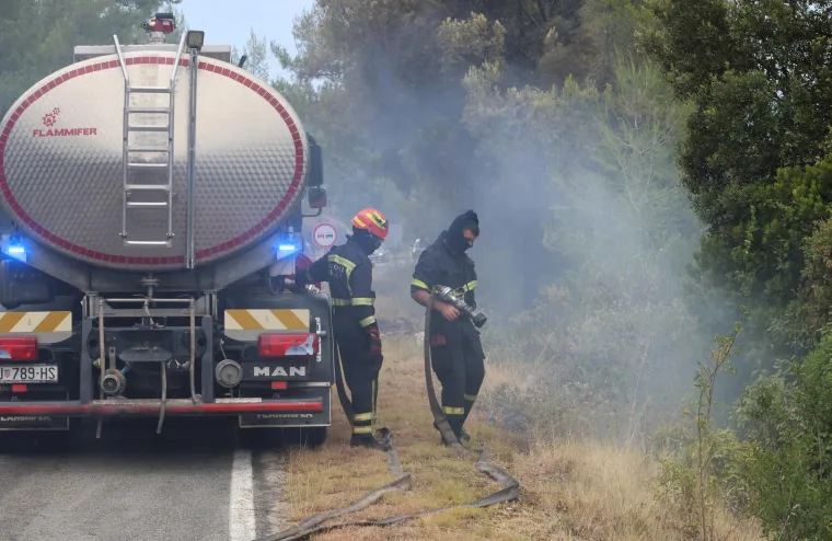 Fotografije otkrivaju razmjere katastrofe: Crnilo, pepeo i spaljena priroda dokle pogled seže