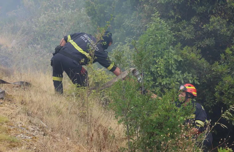 Fotografije otkrivaju razmjere katastrofe: Crnilo, pepeo i spaljena priroda dokle pogled seže