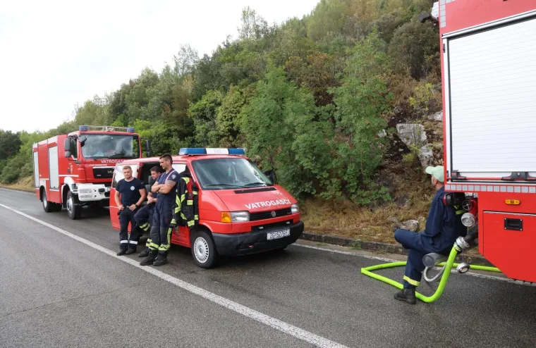 Fotografije otkrivaju razmjere katastrofe: Crnilo, pepeo i spaljena priroda dokle pogled seže