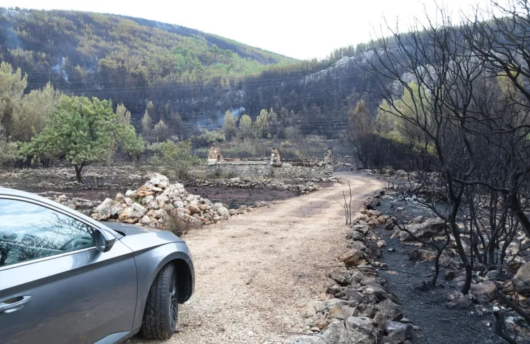 Fotografije otkrivaju razmjere katastrofe: Crnilo, pepeo i spaljena priroda dokle pogled seže
