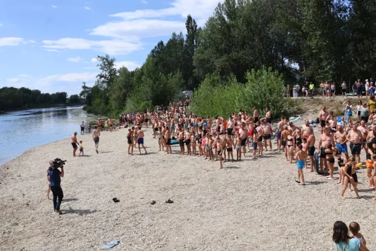 Vrući ljetni dan uz Dravu: Pogledajte 'Big Jump' u Svetoj Mariji koji je odu&scaron;evio mnoge