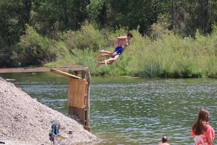 Vrući ljetni dan uz Dravu: Pogledajte 'Big Jump' u Svetoj Mariji koji je odu&scaron;evio mnoge