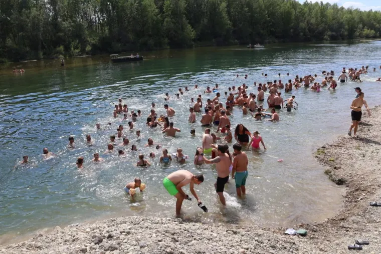 Vrući ljetni dan uz Dravu: Pogledajte 'Big Jump' u Svetoj Mariji koji je odu&scaron;evio mnoge