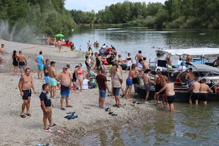 Vrući ljetni dan uz Dravu: Pogledajte 'Big Jump' u Svetoj Mariji koji je odu&scaron;evio mnoge