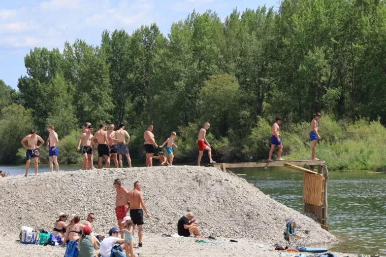 Vrući ljetni dan uz Dravu: Pogledajte 'Big Jump' u Svetoj Mariji koji je odu&scaron;evio mnoge
