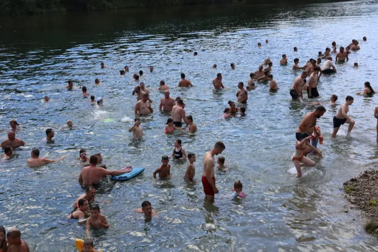 Vrući ljetni dan uz Dravu: Pogledajte 'Big Jump' u Svetoj Mariji koji je odu&scaron;evio mnoge
