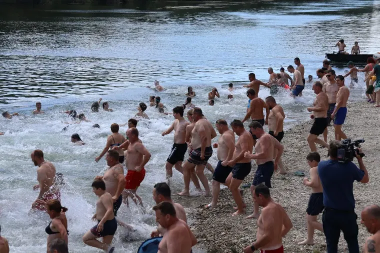 Vrući ljetni dan uz Dravu: Pogledajte 'Big Jump' u Svetoj Mariji koji je odu&scaron;evio mnoge