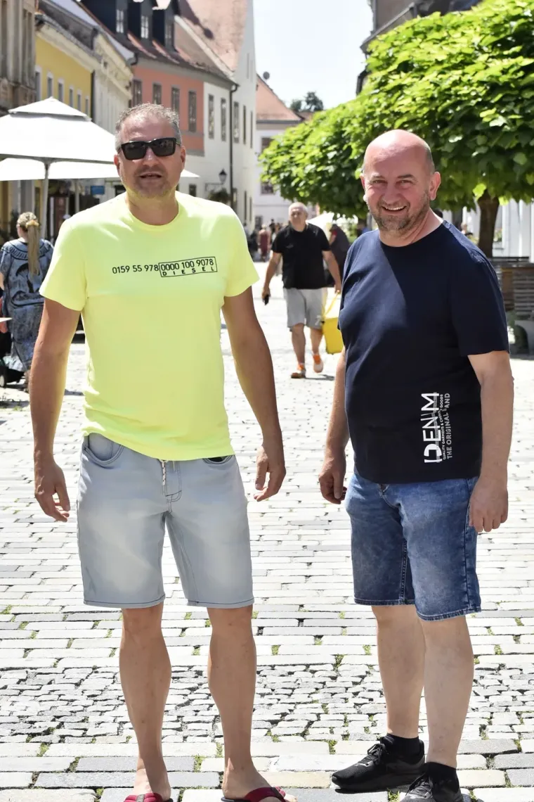 Za njom se okretao cijeli Korzo: Atraktivna crnka u bijelom zapalila sredi&scaron;te Varaždina