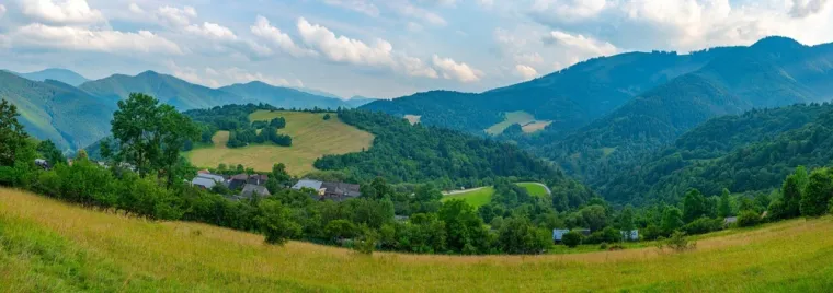 Selo sa 14 stanovnika izgleda kao iz bajke: Mje&scaron;tani ga uspoređuju sa životom u kanalizaciji