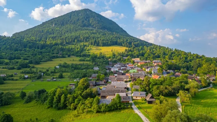 Selo sa 14 stanovnika izgleda kao iz bajke: Mje&scaron;tani ga uspoređuju sa životom u kanalizaciji