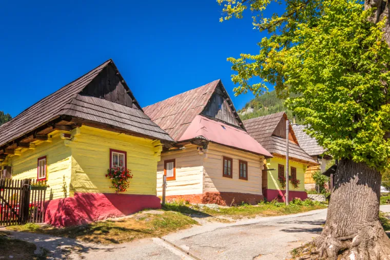Selo sa 14 stanovnika izgleda kao iz bajke: Mje&scaron;tani ga uspoređuju sa životom u kanalizaciji