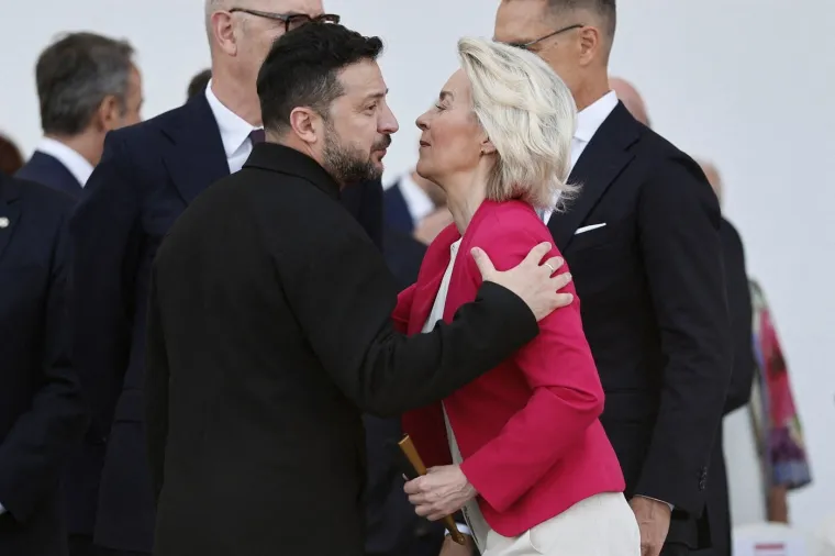 Pogledajte gdje sjede Plenković i njegova supruga na mimohodu: Europska elita stigla u Pariz