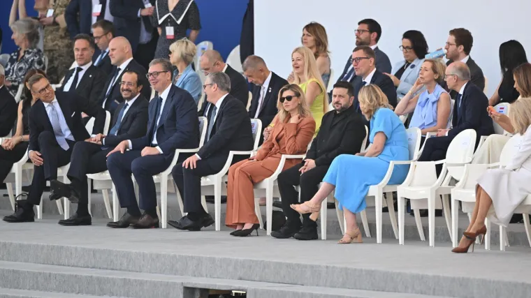Pogledajte gdje sjede Plenković i njegova supruga na mimohodu: Europska elita stigla u Pariz