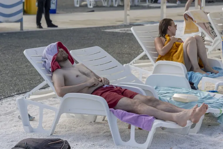 Kad sunce prži, legice znaju kamo: One su se rashladile na omiljenoj Copacabani