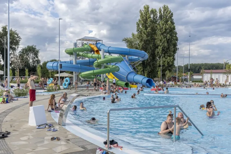Kad sunce prži, legice znaju kamo: One su se rashladile na omiljenoj Copacabani