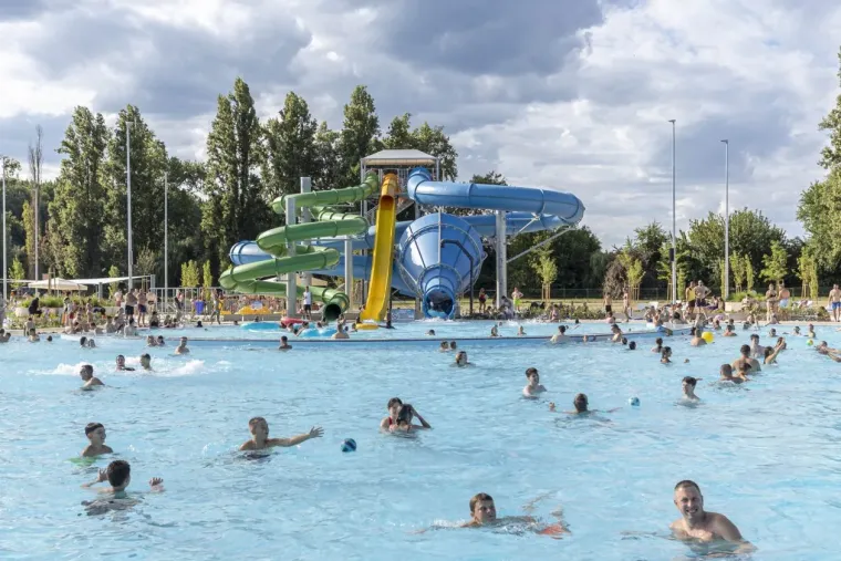 Kad sunce prži, legice znaju kamo: One su se rashladile na omiljenoj Copacabani