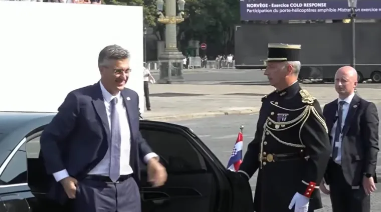 Pogledajte gdje sjede Plenković i njegova supruga na mimohodu: Europska elita stigla u Pariz