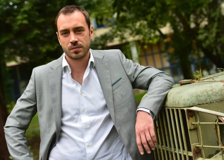 Za njim uzdi&scaron;u brojne Hrvatice, a on ljubi lijepu kolegicu: Upoznali se na setu RTL-ove serije