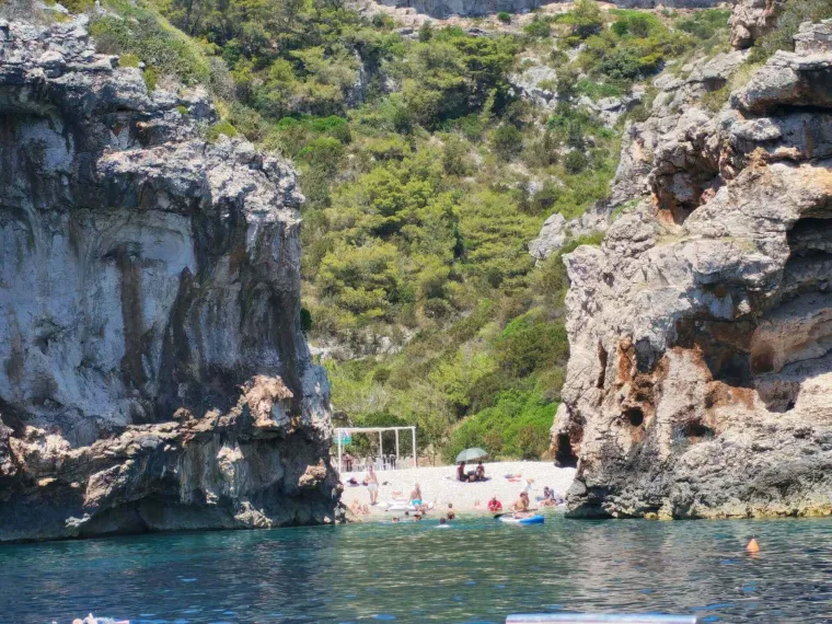 Nestvarni prizori s Jadrana: Ovo je 21 najljep&scaron;a plaža po va&scaron;em izboru
