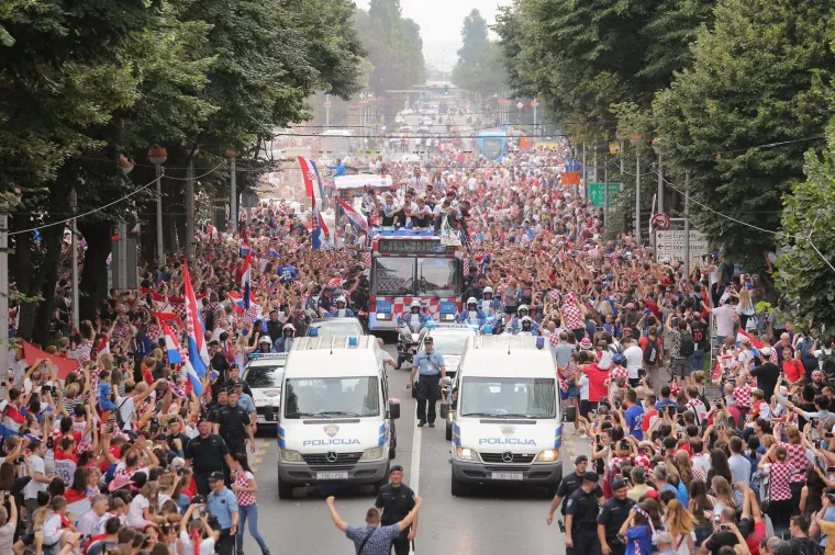 Prije osam godina cijeli svijet je gledao kako slavimo: Ove scene upisane su u povijest