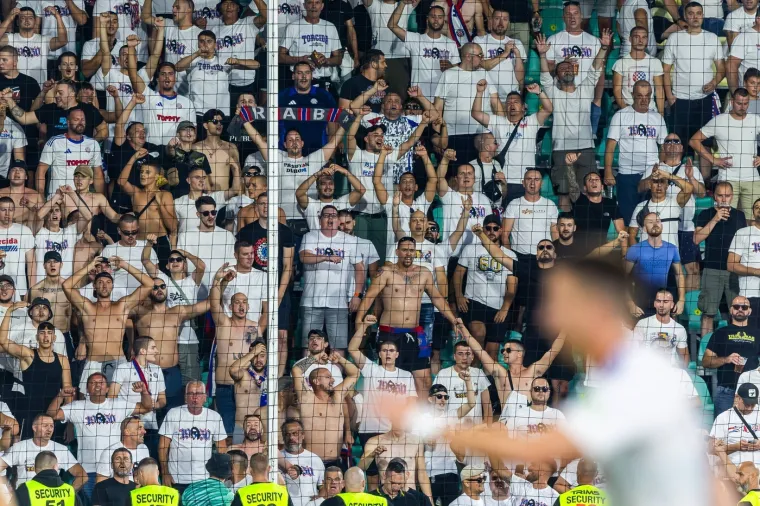 Je l' se to igralo u Slovačkoj ili u Splitu? Pogledajte kako je Torcida okupirala Žilinu