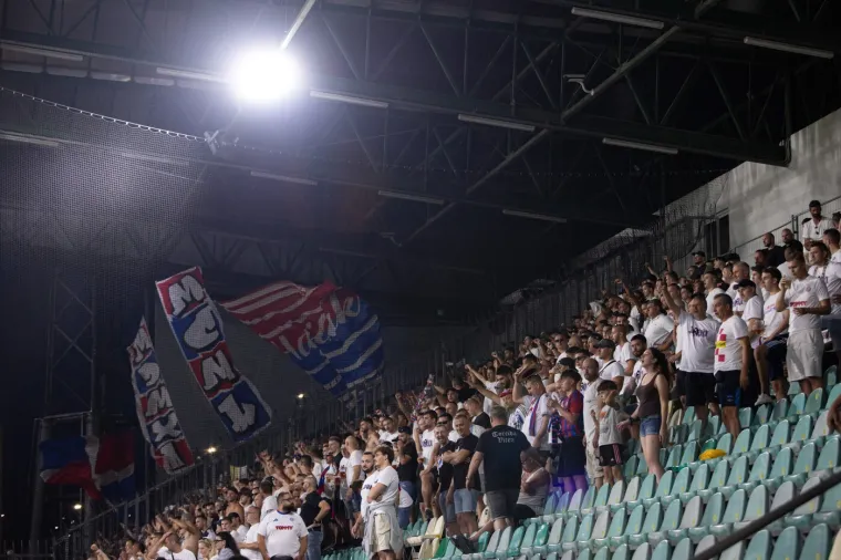 Je l' se to igralo u Slovačkoj ili u Splitu? Pogledajte kako je Torcida okupirala Žilinu