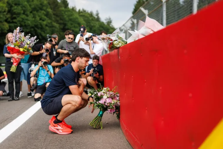 Zvijezde F1 položile cvijeće za poginulog kolegu: Pogledajte tko je do&scaron;ao