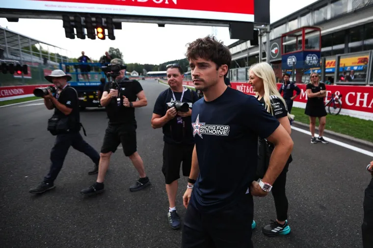 Zvijezde F1 položile cvijeće za poginulog kolegu: Pogledajte tko je do&scaron;ao