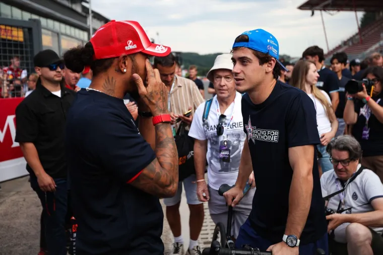 Zvijezde F1 položile cvijeće za poginulog kolegu: Pogledajte tko je do&scaron;ao