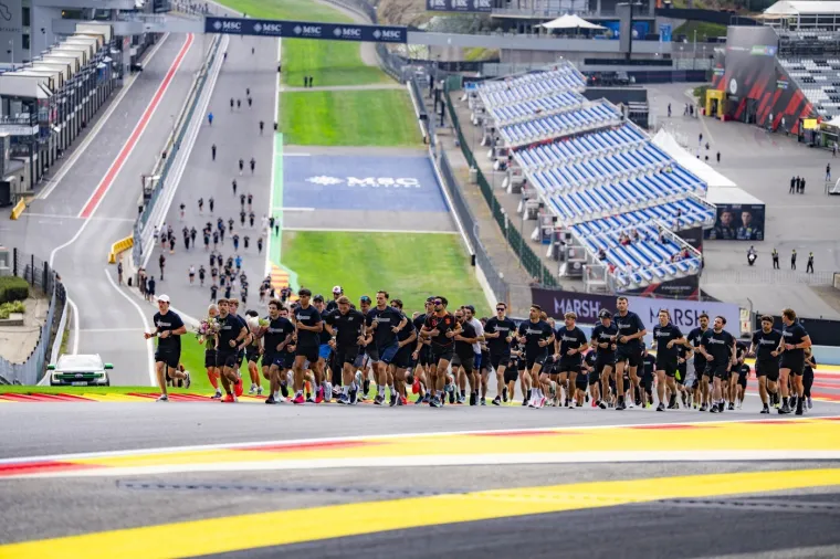 Zvijezde F1 položile cvijeće za poginulog kolegu: Pogledajte tko je do&scaron;ao