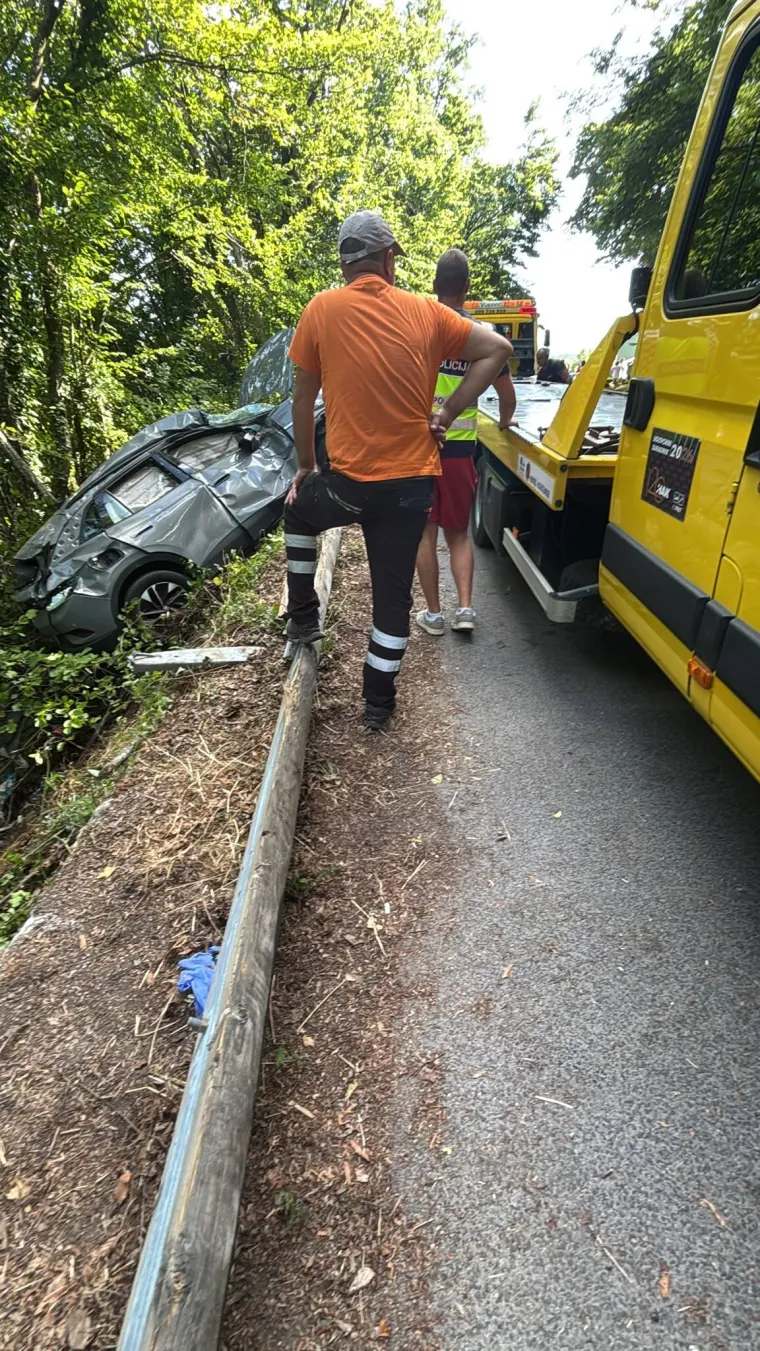 Kako su ovo preživjeli? Donosimo neviđene fotografije izvlačenja auta, prizori lede krv u žilama