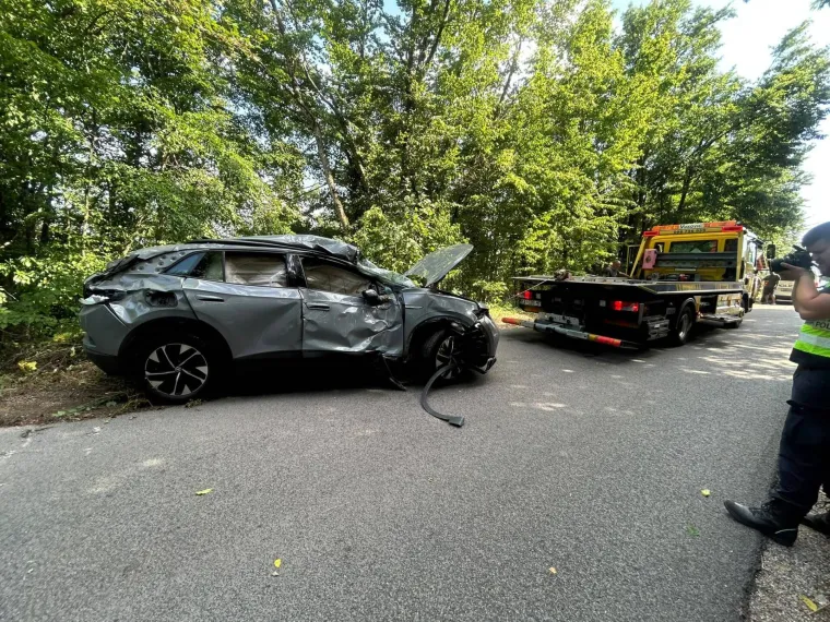 Kako su ovo preživjeli? Donosimo neviđene fotografije izvlačenja auta, prizori lede krv u žilama