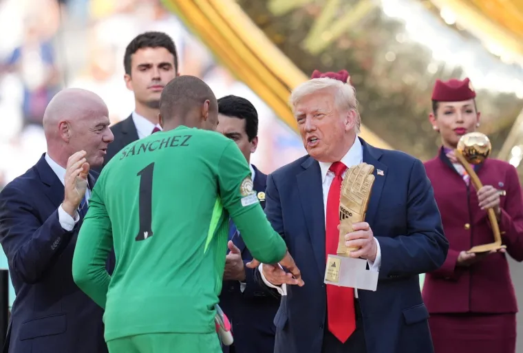 Kur&scaron;lus na pozornici zbog Trumpa: Igrači gledali u čudu, a Infantino ga nagradio vrijednim poklonom